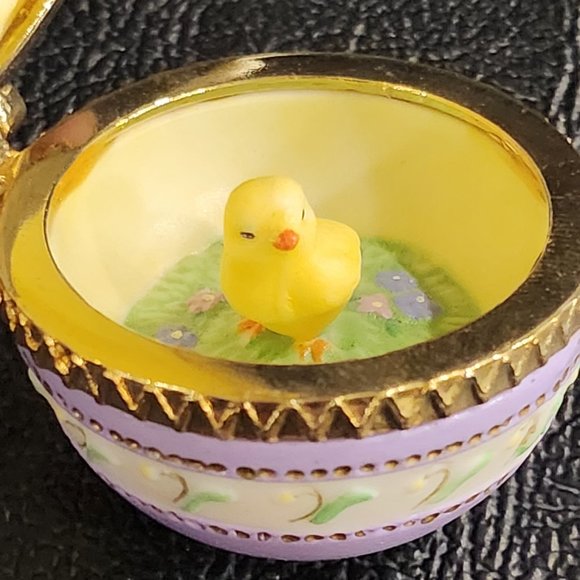 Simply Eggdorable Hallmark Chick Easter Egg Surprise Ornament Collector Series, - Picture 6 of 6